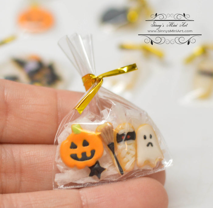 1:12 Dollhouse Miniature Halloween Cookies Set in Bags 7 PC HMN 1549
