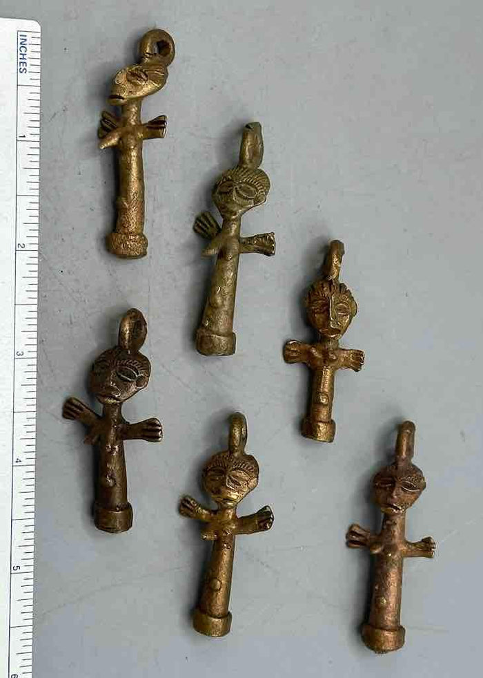 Set of 6 Small Brass Akwaba Woman Pendant - Ghana - view 2