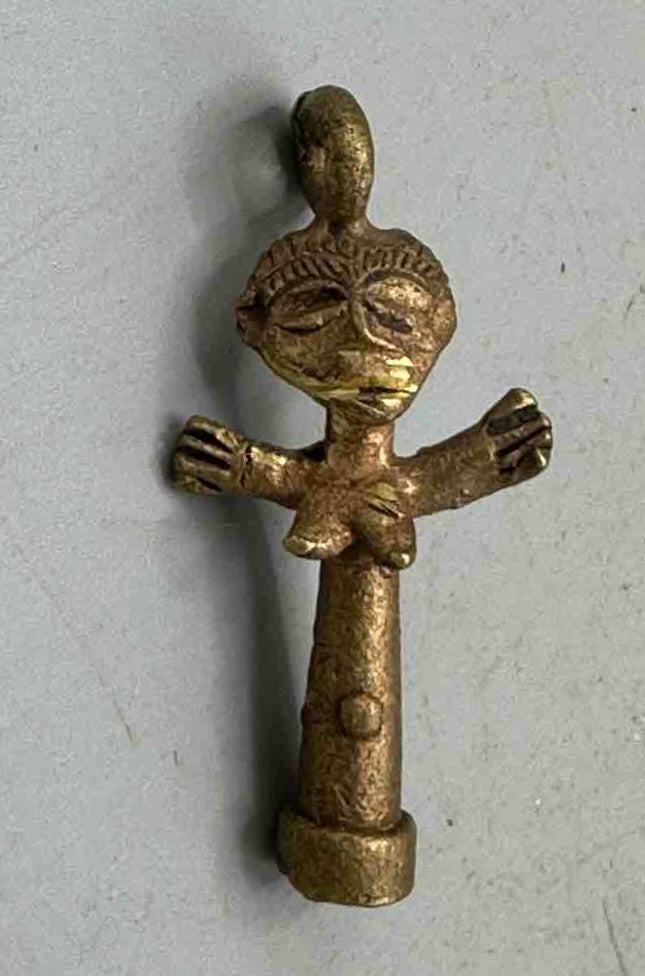 Set of 6 Small Brass Akwaba Woman Pendant - Ghana - view 4