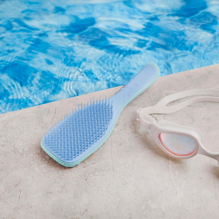 soft, scalp-friendly teeth that reduce tugging, pulling, and breakage